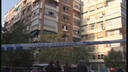 Realojan a vecinos de edificio incendiado en Granada donde ha muerto una mujer