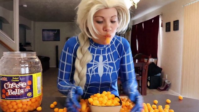 Frozen Elsa vs Venom Girl vs Hulk vs Olaf & Spiderman - Food Fight _ Real Life Superhero Movie | Superheroes | Spiderman | Superman | Frozen Elsa | Joker