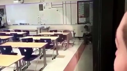 Mësuesja 24-vjeçare filmohet në momente shokuese në klasë
