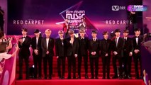 Clip tận mắt chiêm ngưỡng vẻ đẹp trai xuất thần của wanna one trên thảm đỏ MAMA Vietnam 2017