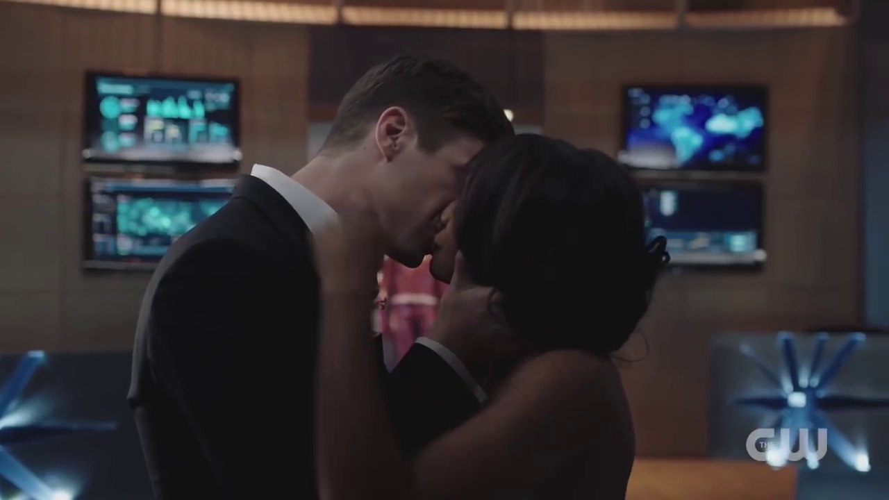 Crisis on Earth-X Crossover Trailer - The Flash, Supergirl, Arrow, DC's Legends