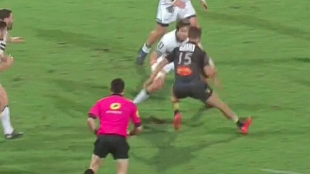 Le cadrage débordement de l'espace de Vincent Rattez face à Pau