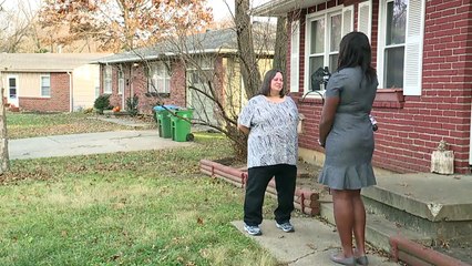 Woman Reunites With Mother She Hasn`t Seen in Decades After Chance Meeting in Facebook Comments