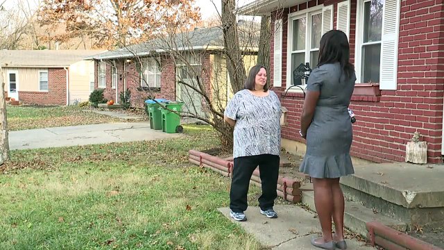 Woman Reunites With Mother She Hasn`t Seen in Decades After Chance Meeting in Facebook Comments