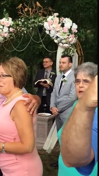 Mladoženja je čekao na mladu. Kad ju je ugledao? Njegova reakcija je neopisiva!