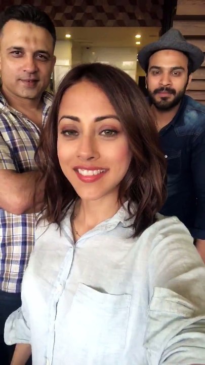 Ainy Jaffri Rehman Shout out from the Shoot of Rang Rasiya - video ...