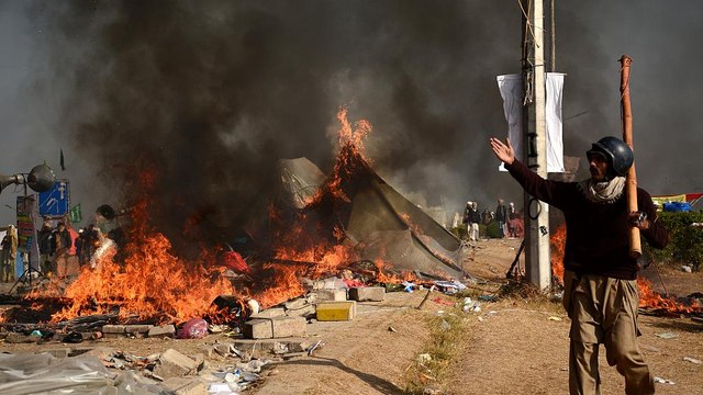Pakistan: scontri, arresti, morti e feriti