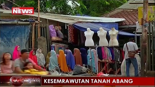 PKL Pasar Tanah Abang Kembali Berjualan di Trotoar