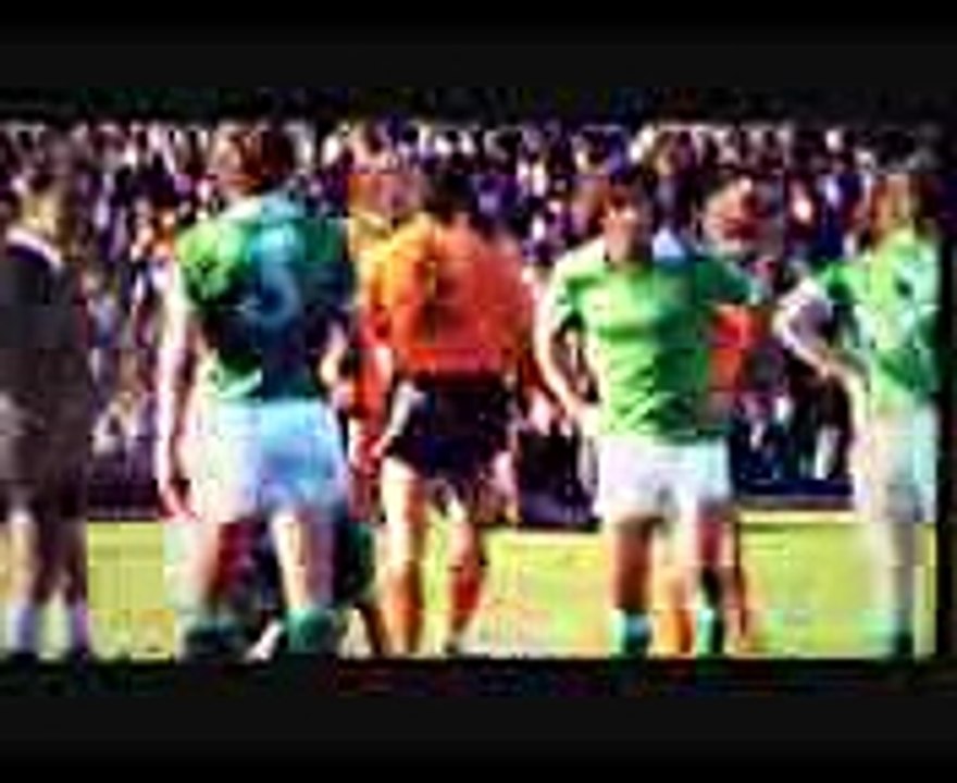 Johan Cruyff and George Best - Northern Ireland vs The Netherlands (Holland) in 1977 (1)