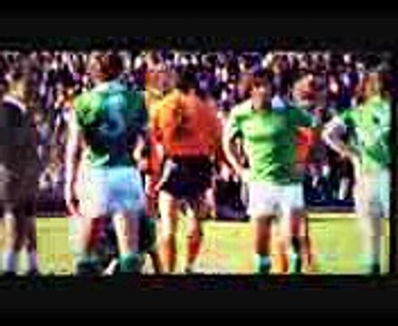 Johan Cruyff and George Best - Northern Ireland vs The Netherlands (Holland) in 1977 (1)