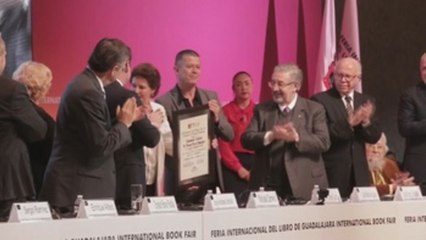 Carrère recoge Premio de la Feria Internacional del Libro de Guadalajara