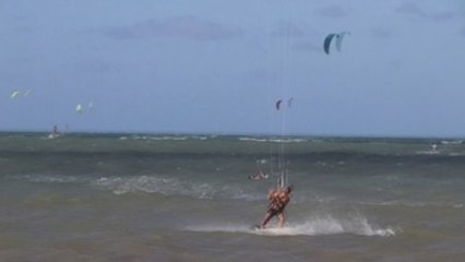Un viento "perfecto" para kitesurf seduce a extranjeros para vivir en Brasil
