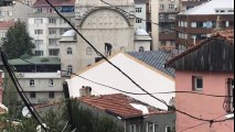 Beyoğlu’nda İşçinin Çatıda Tehlikeli Çalışması Kamerada