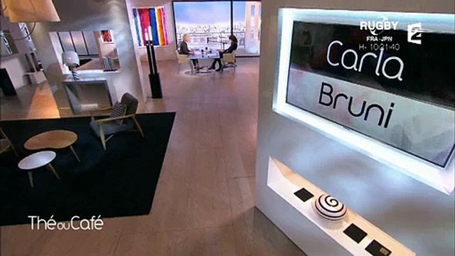 Carla Bruni très émue après un message de Julien Clerc dans Thé ou café - Regardez