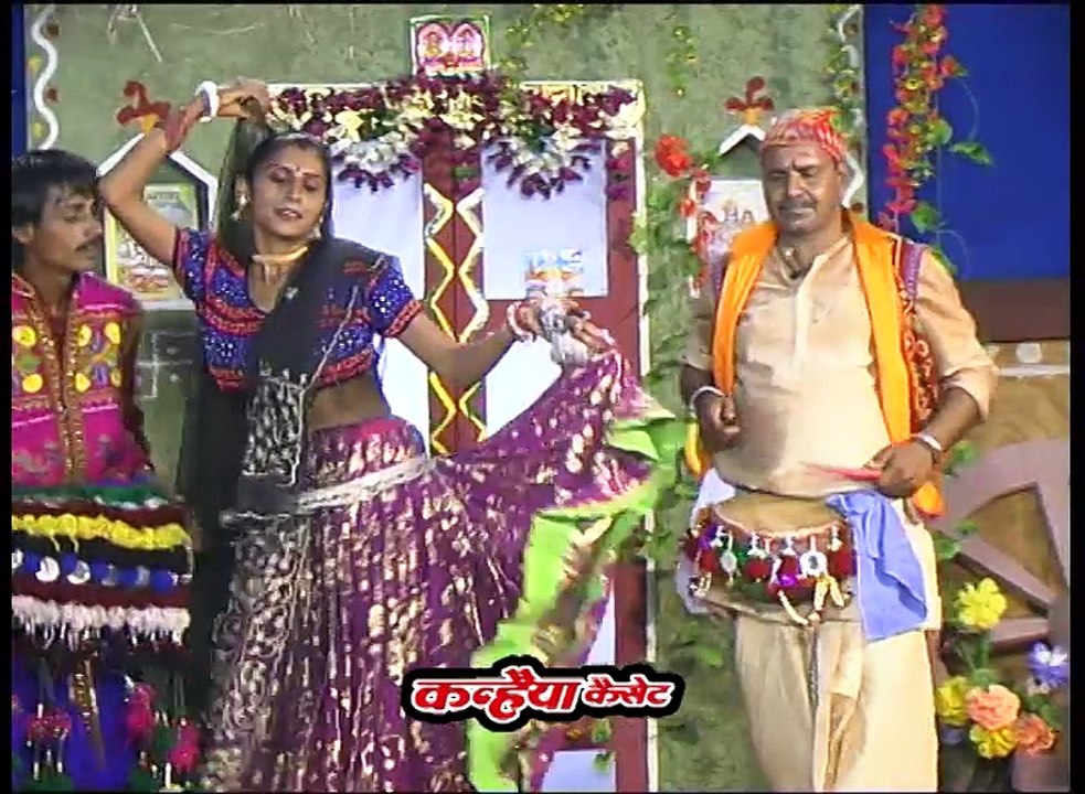 बुन्देली राई डांस / गोरी खा रई बंगला पान / राजा किसी और के हो गई / राजू पटेल & धनीराम सेन
