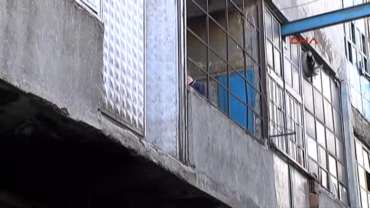 Bayrampaşa'da Bina Boşluğunda Yanmış Ceset