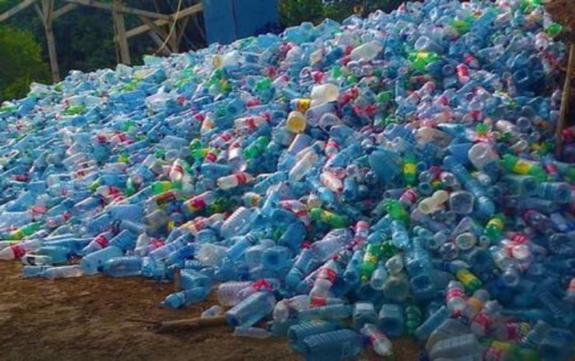 Kuća od plastičnih flaša