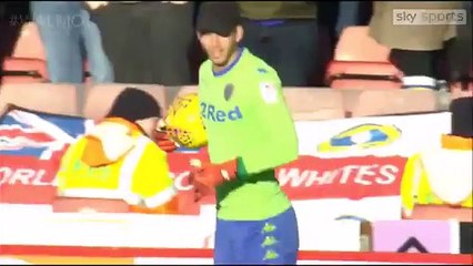 Kaleciye şapka verdi, ödülü kaptı