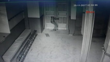 Malatya Tarihi Caminin Kıpısını Tekmeyle Kırıp, Hırsızlığa Kalkıştılar