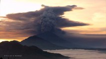 Timelapse video shows Bali volcano spewing ash
