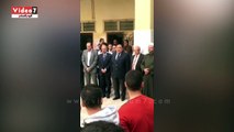 فيديو..رئيس جامعة حلوان يقف مع الطلاب دقيقة حداد على أرواح شهداء العريش