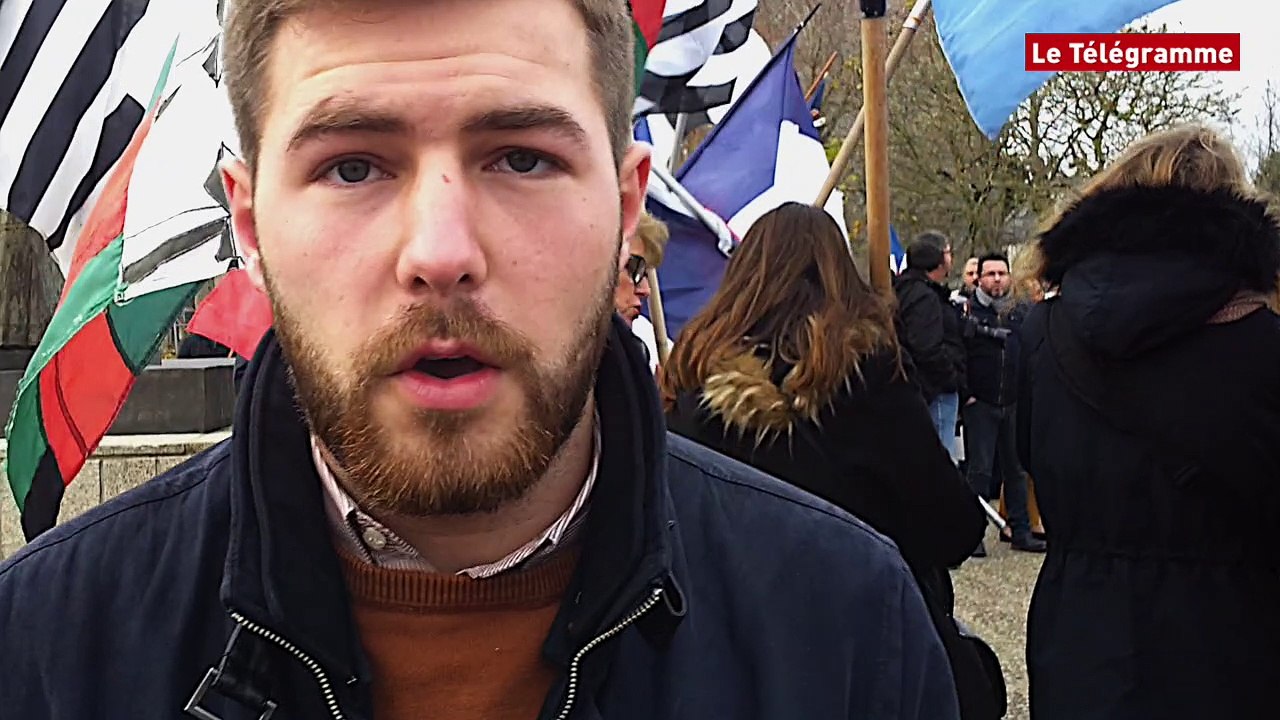 Statue de Jean-Paul II. 300 à 400 personnes au rassemblement de Ploërmel