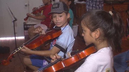 Orquesta mexicana aleja a niños de la violencia a través de la música