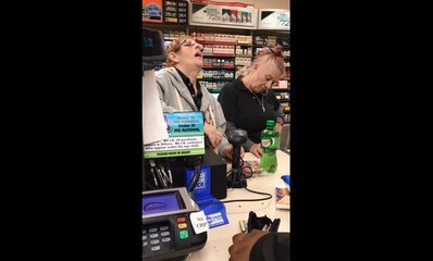 Deux caissières d'un supermarché sont défoncées.