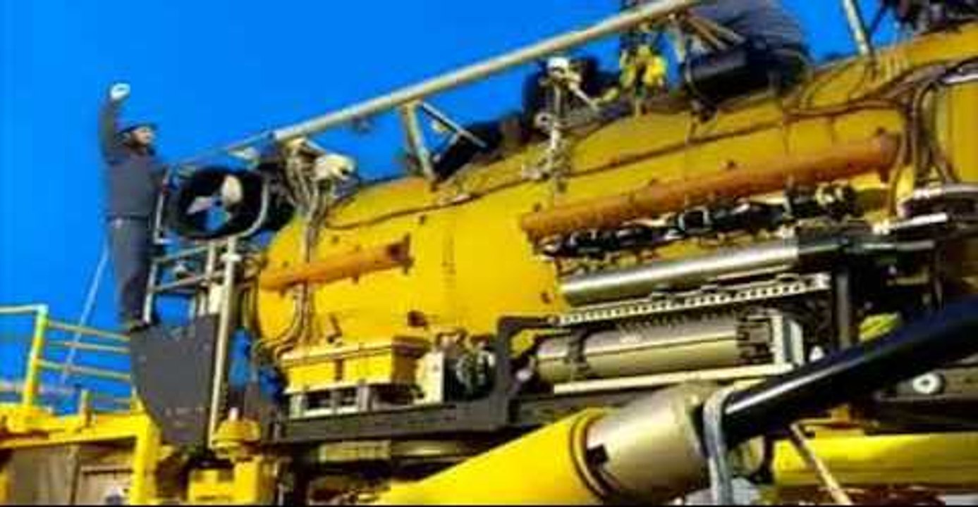 Argentine Submarine Search Crew Prepares Deep Dive Vehicle