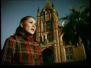 Mulan Jameela - Lagu Sedih [Official Music Video]