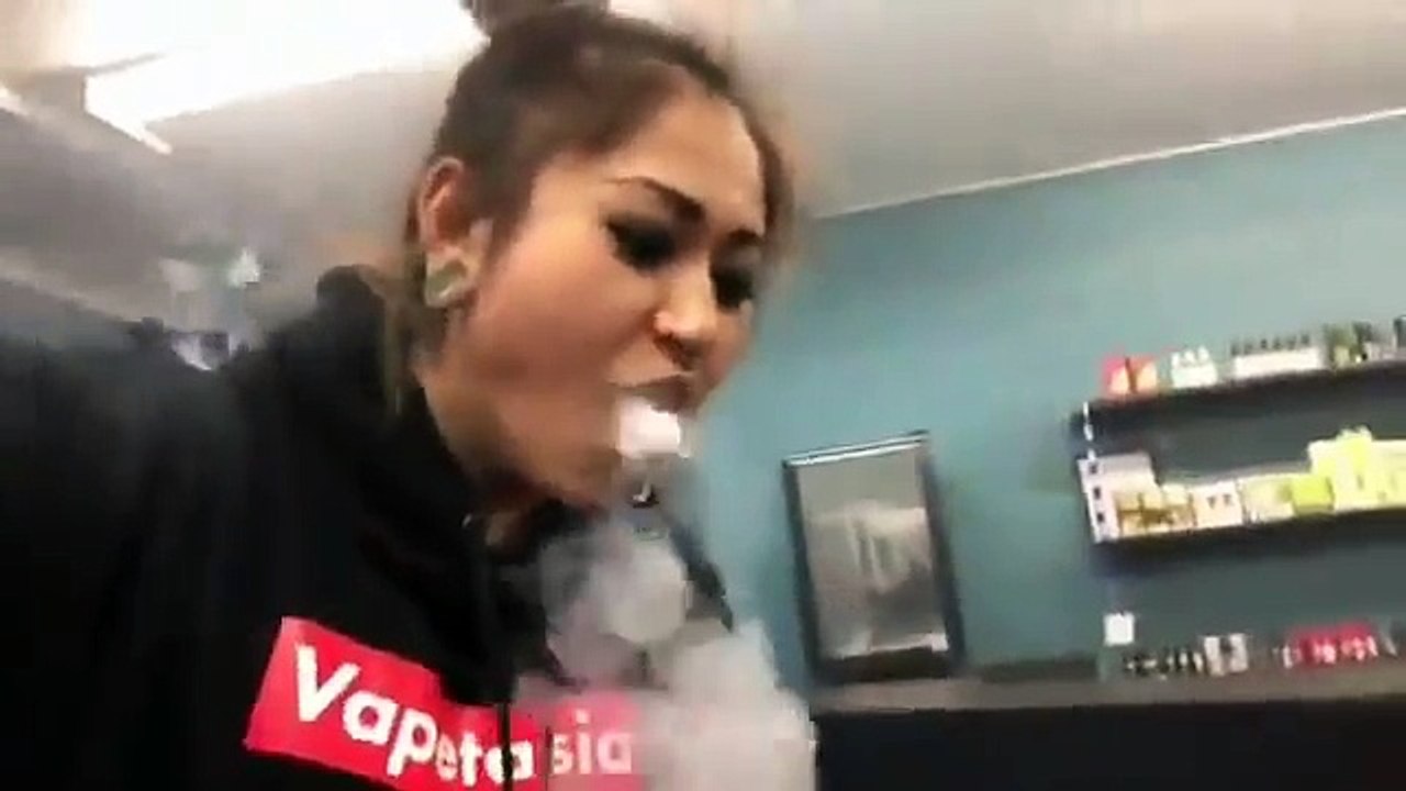 bear smoking bubbules