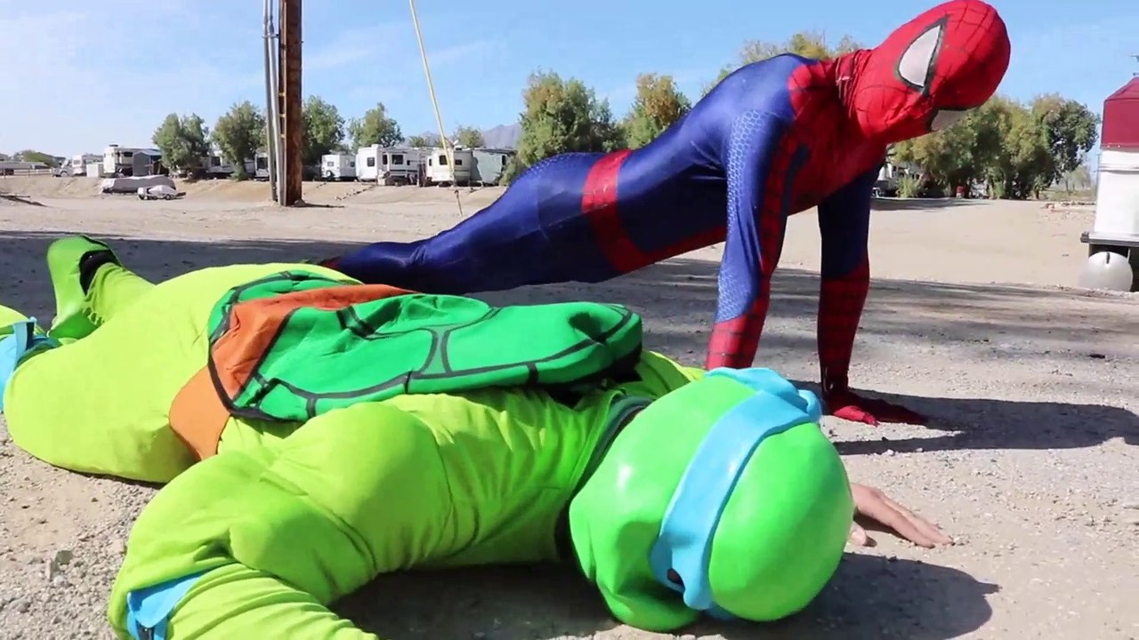 Spiderman vs Ninja Turtle vs Batgirl vs Black Widow Real Life