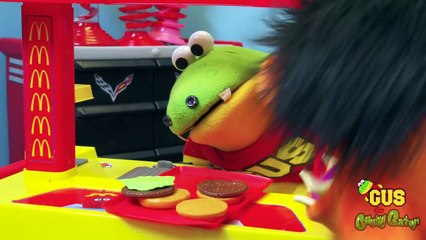 BOX FORT CHALLENGE Giant McDonald's Play House Cardboard-scmh7mt9Ykk