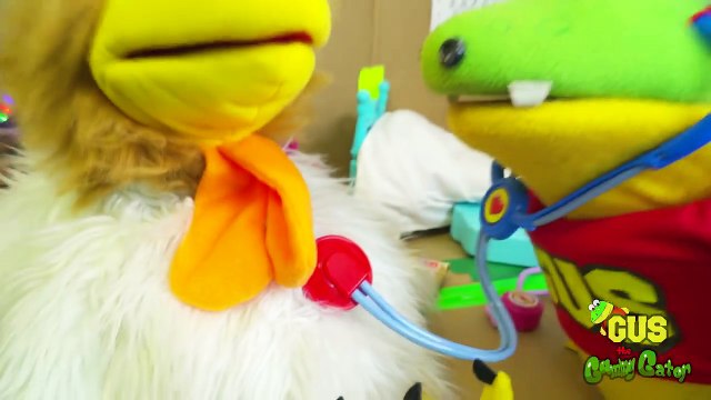 BOX FORT CHALLENGE! Family Fun Kids Pretend Playtime builds GIANT BOX FORT HOSPITAL!!-cm7cYSowacM