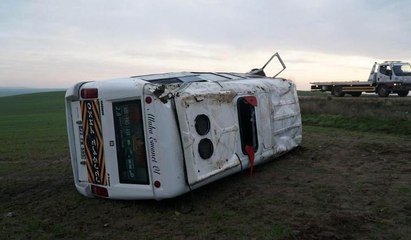 Öğrenci servisi takla attı: 6 yaralı