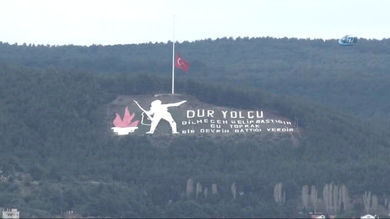 Çanakkale'de Bayraklar Yarıya İndirildi