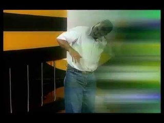 ممثل يدخل موسوعة جينس فى محاربة الأف من النمل و النحل