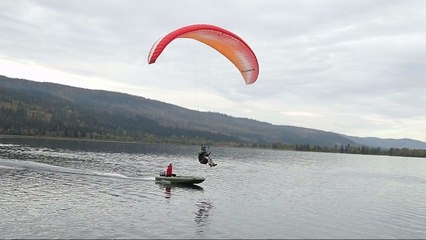 Captain PAL Doing boat landing with a paraglider makes extreme SIV maneuver
