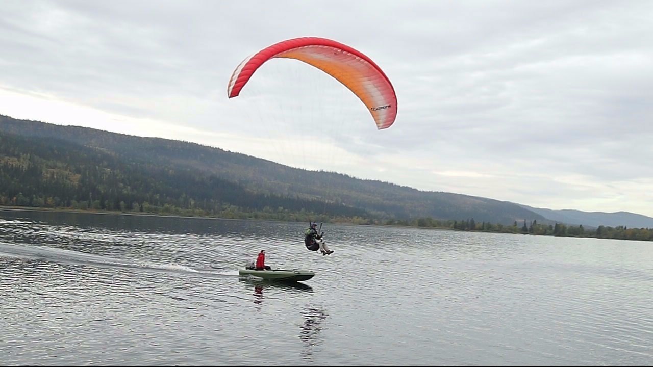 Captain PAL Doing boat landing with a paraglider makes extreme SIV maneuver