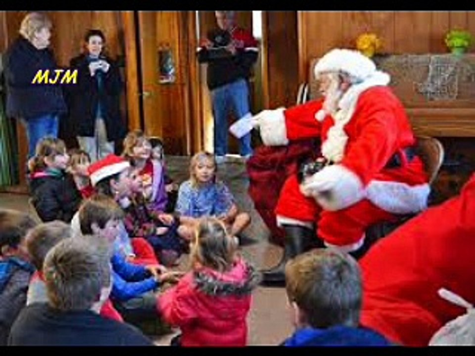 Santa and the kids --- Christmas songs