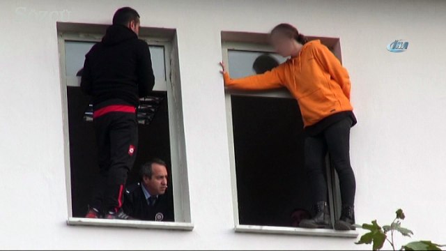 Annesiyle tartışan liseli genç kız, okul penceresine çıktı