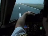 Boeing 777 cockpit atterrissage brouillard