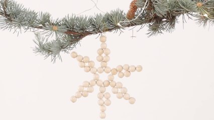 Faire une étoile avec des perles en bois