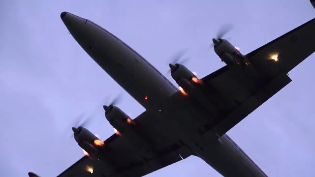 Cet avion décolle alors qu'il a ses réacteurs en feu