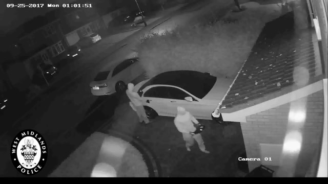 Un vol de voiture avec un répéteur radio réalisé par des pros