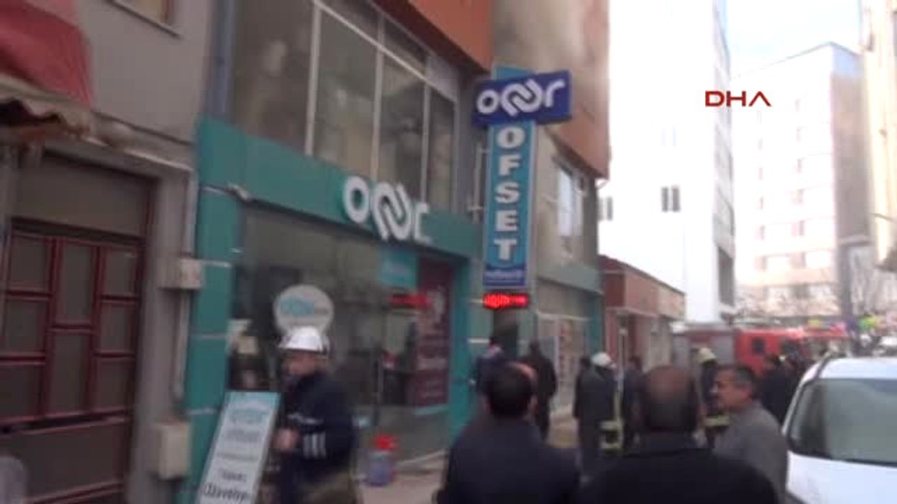 Çorum İtfaiye Aracı Sokağa Giremeyince, Polis Park Halindeki Araçları İtti