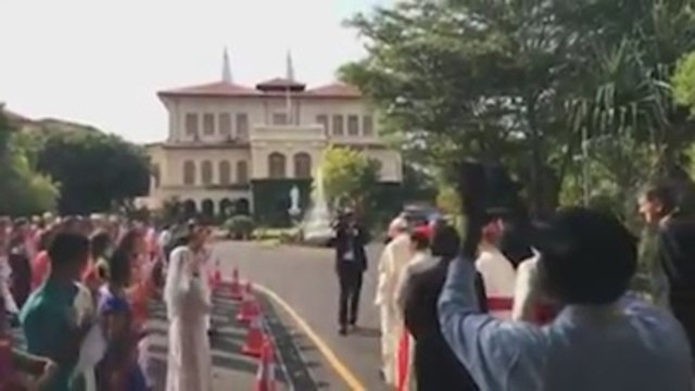 El papa llegó a Birmania, cuya Iglesia apoya a Suu Kyi y pide no nombrar rohinyá