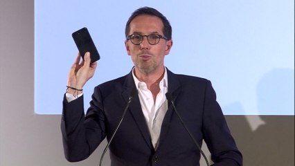 Le téléphone portable, nouveau centre du luxe ?