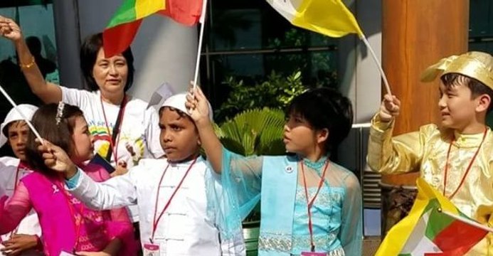 Children in Yangon Welcome Arrival of Pope Francis