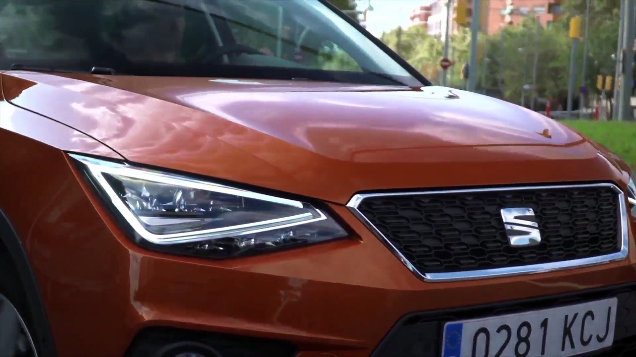 Seat Arona in Eclipse Orange Driving in the city